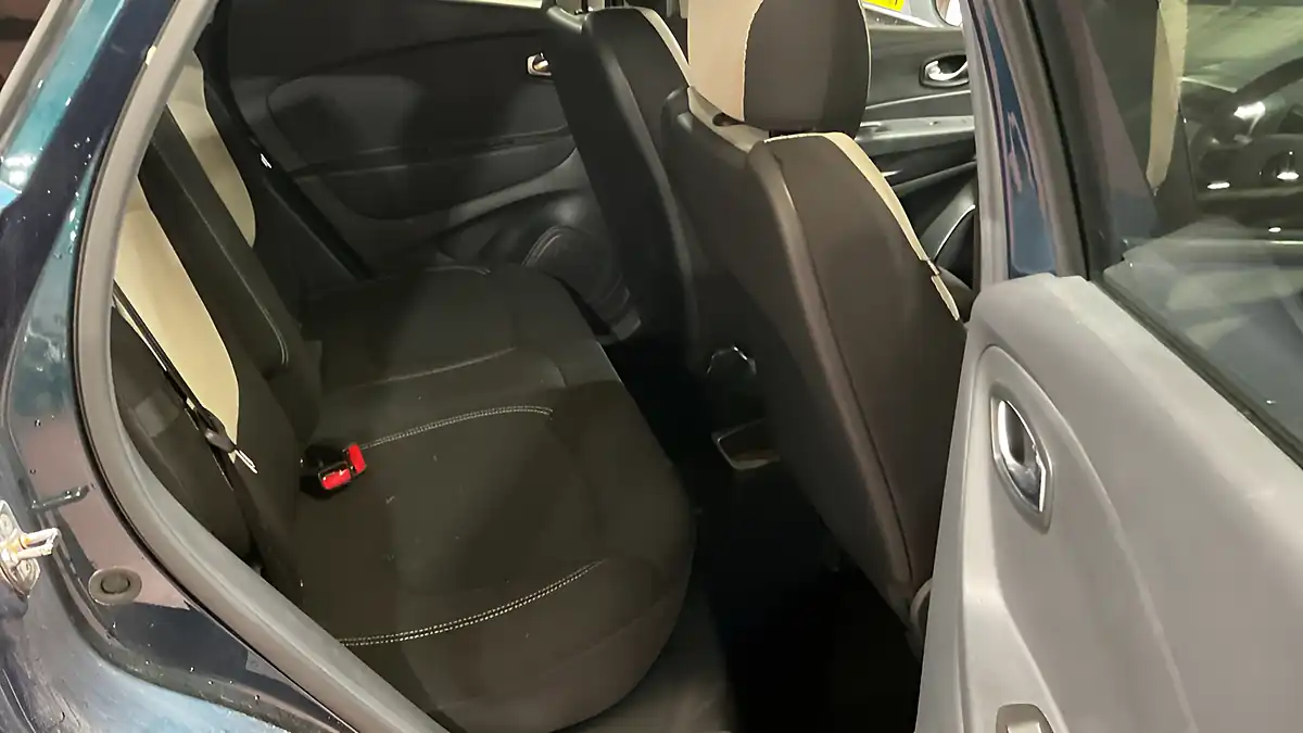 Used 2018 Renault Captur Iconic Blue - Interior and Exterior details 8