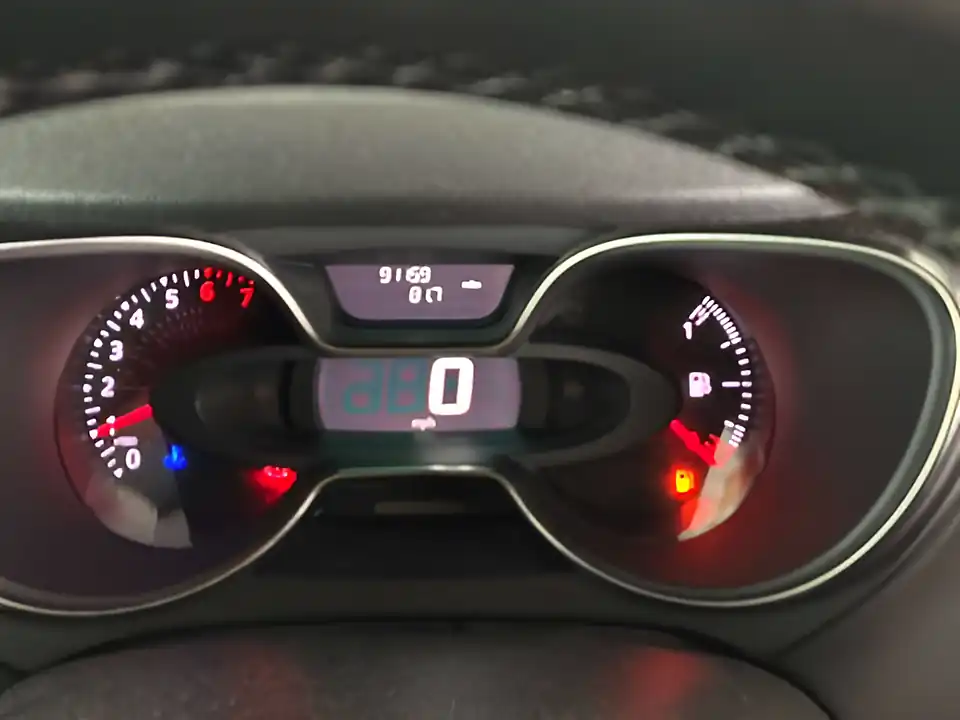 Used 2018 Renault Captur Iconic Diamond Black With Ivory Roof - Interior and Exterior details 12