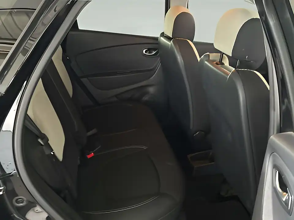 Used 2018 Renault Captur Iconic Diamond Black With Ivory Roof - Interior and Exterior details 9