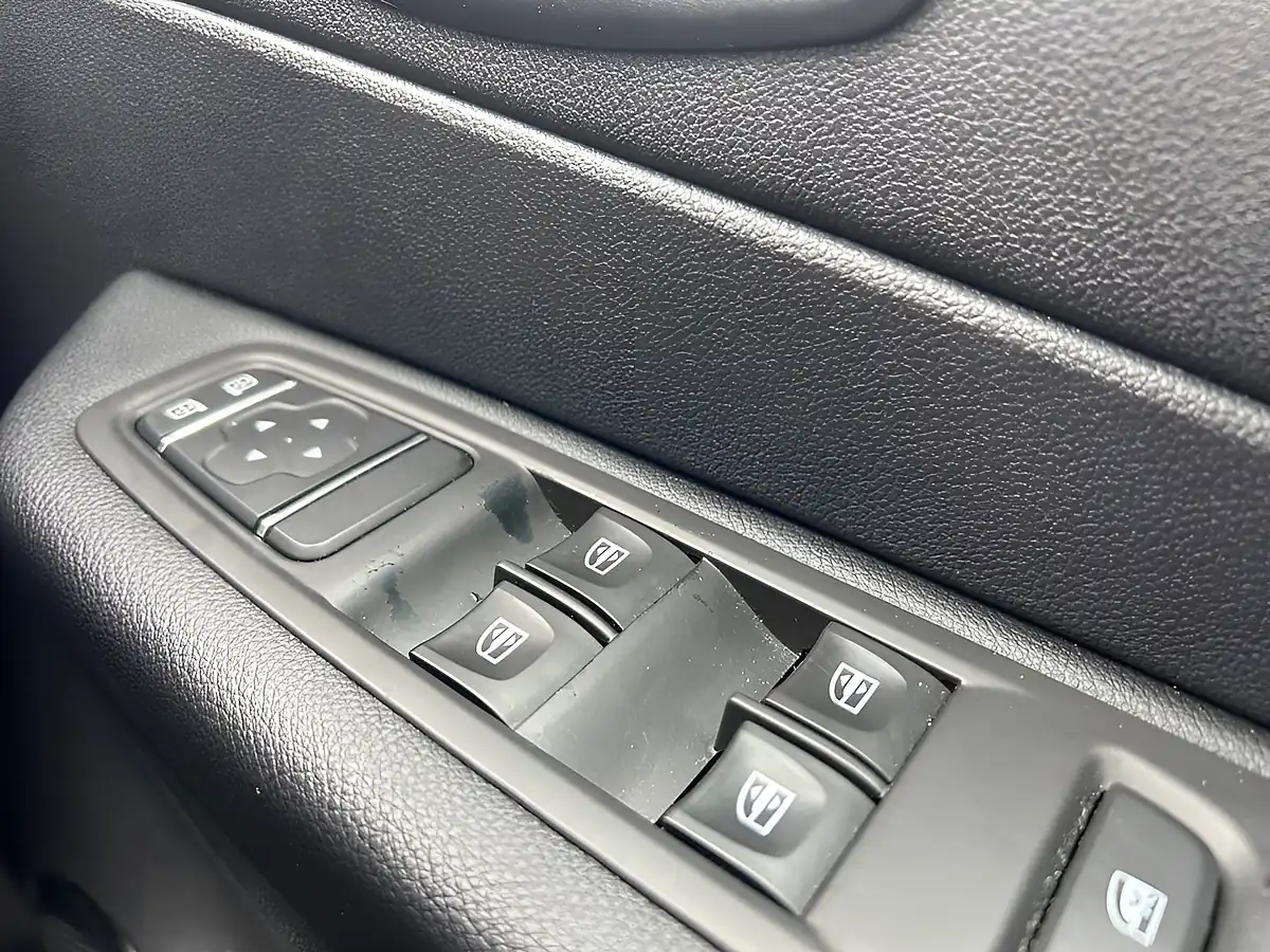 Used 2018 Renault Captur Iconic Grey - Interior and Exterior details 10