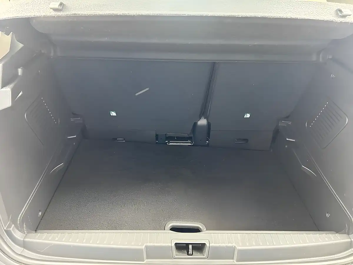 Used 2018 Renault Captur Iconic Grey - Interior and Exterior details 13
