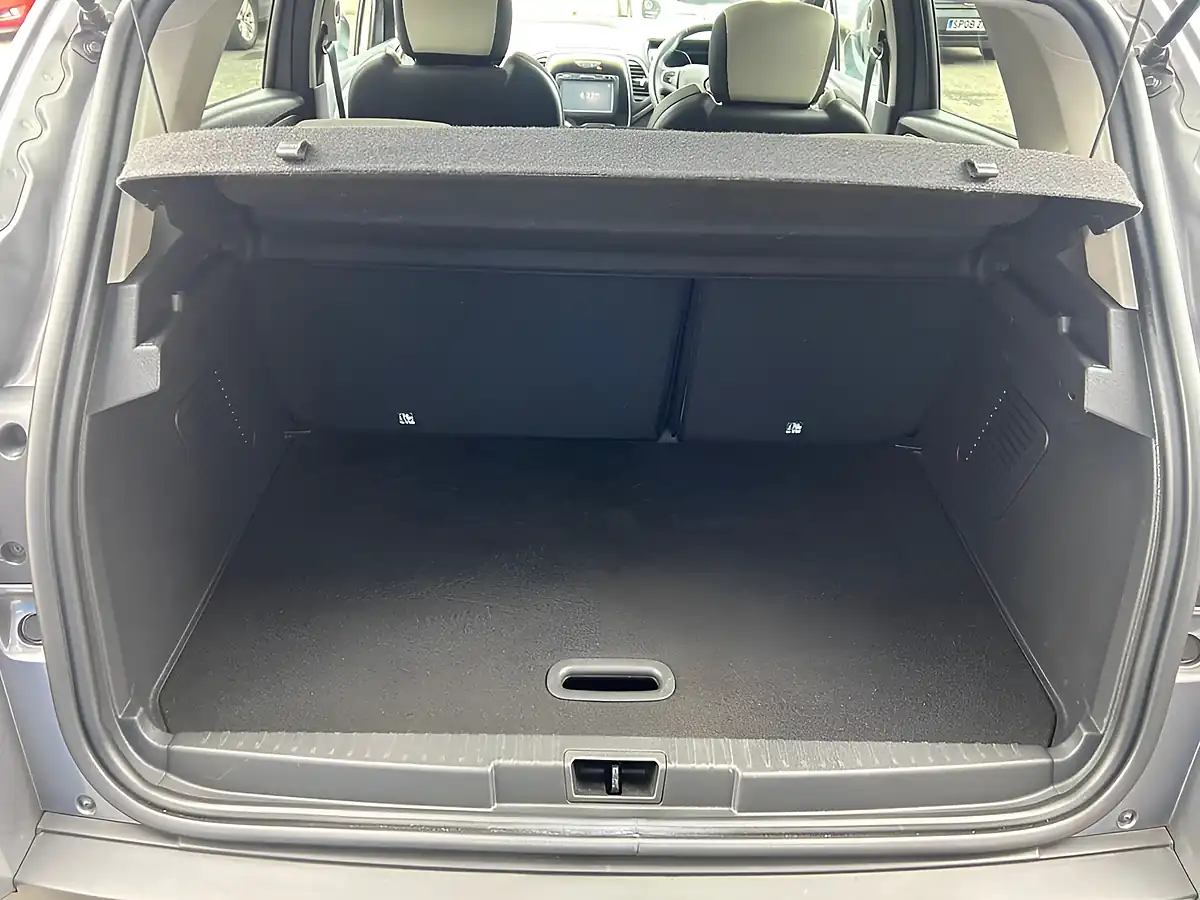 Used 2018 Renault Captur Iconic Grey - Interior and Exterior details 14