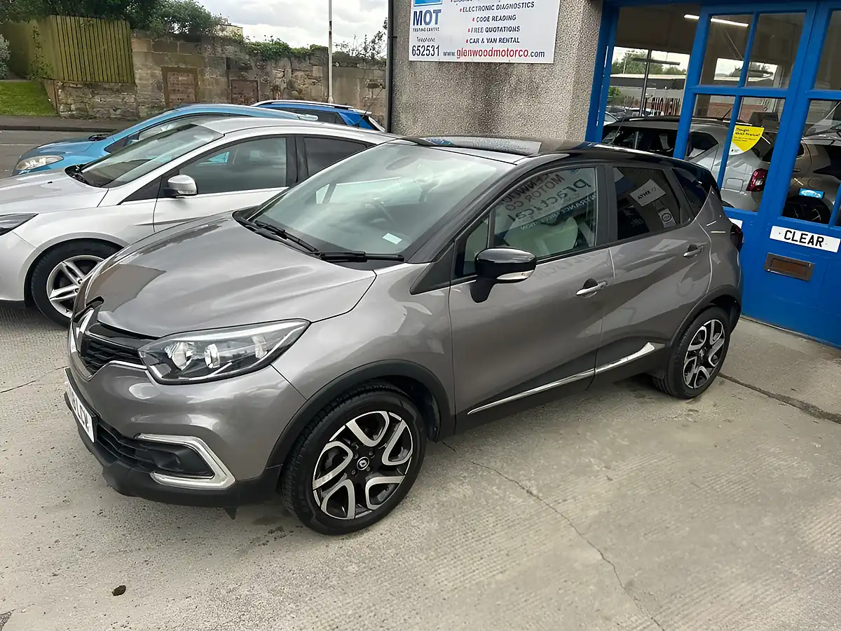 Used 2018 Renault Captur Iconic Grey - Interior and Exterior details 15