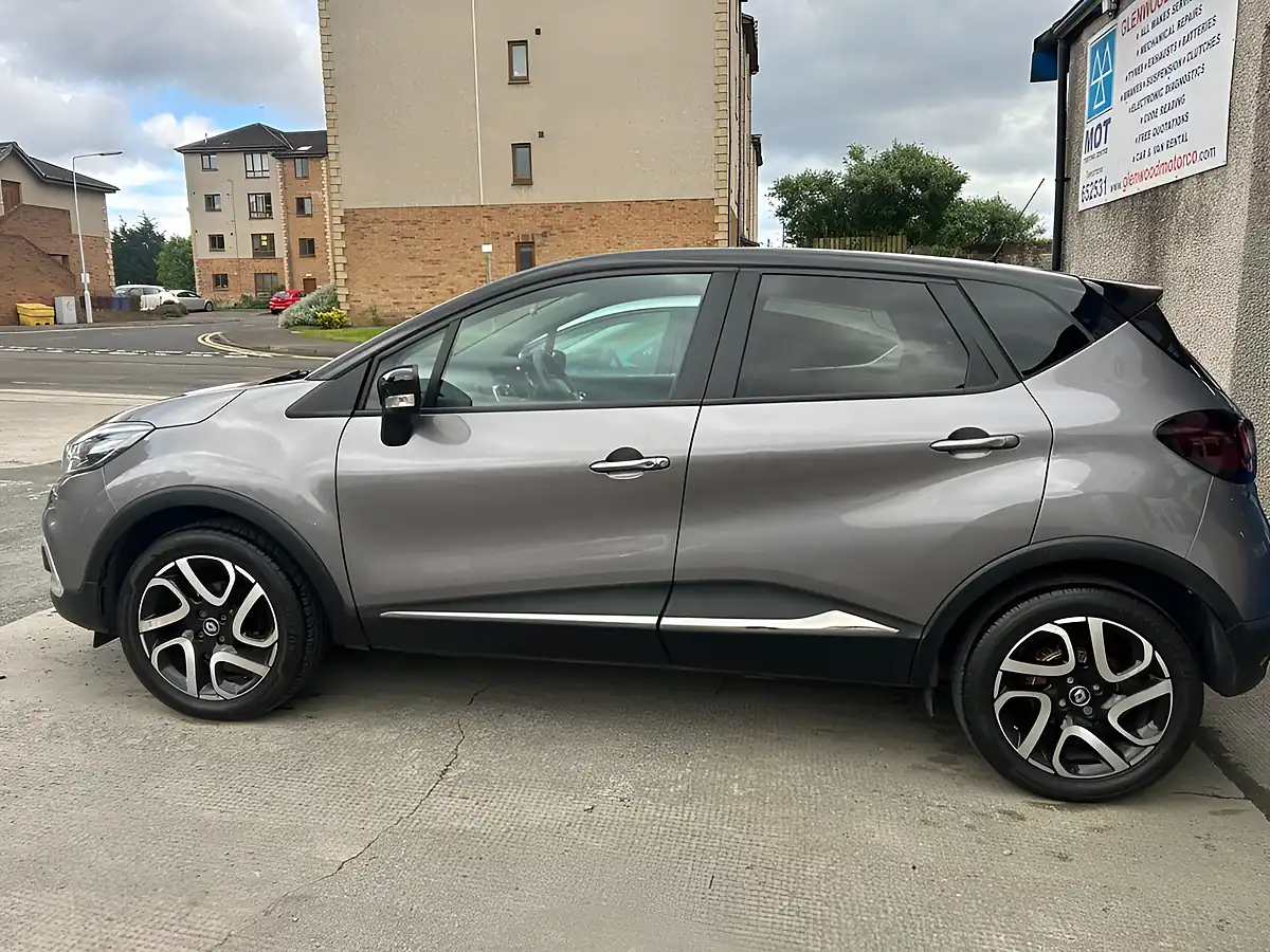 Used 2018 Renault Captur Iconic Grey - Interior and Exterior details 16