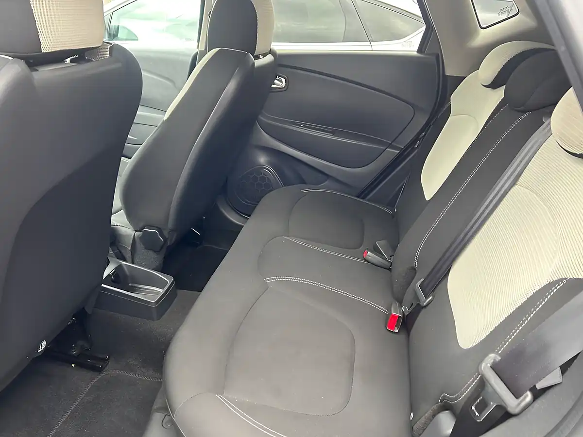 Used 2018 Renault Captur Iconic Grey - Interior and Exterior details 17