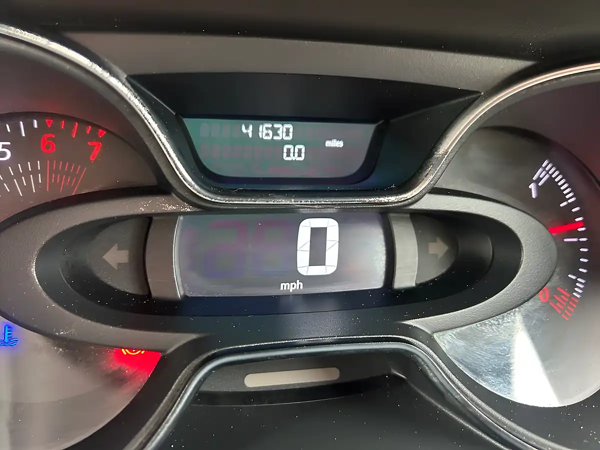 Used 2018 Renault Captur Iconic Grey - Interior and Exterior details 4