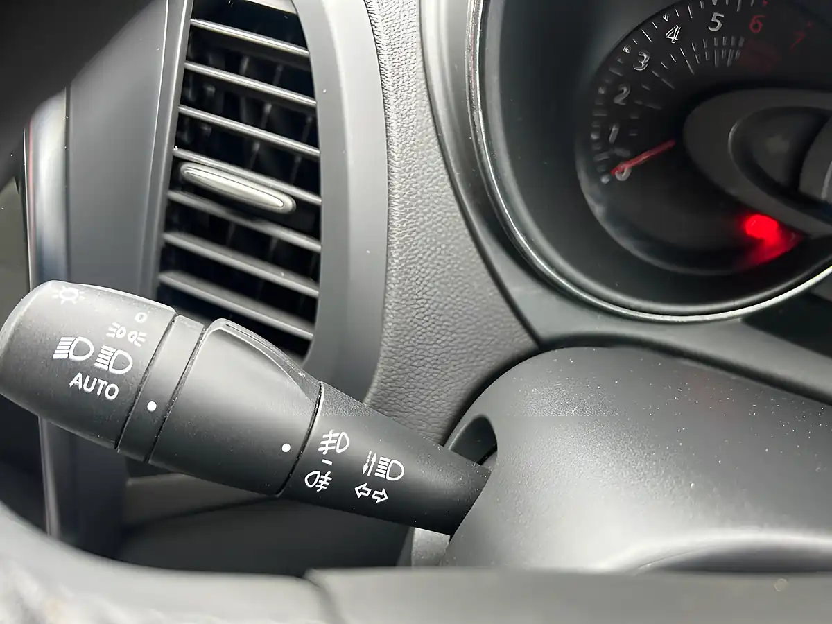 Used 2018 Renault Captur Iconic Grey - Interior and Exterior details 5