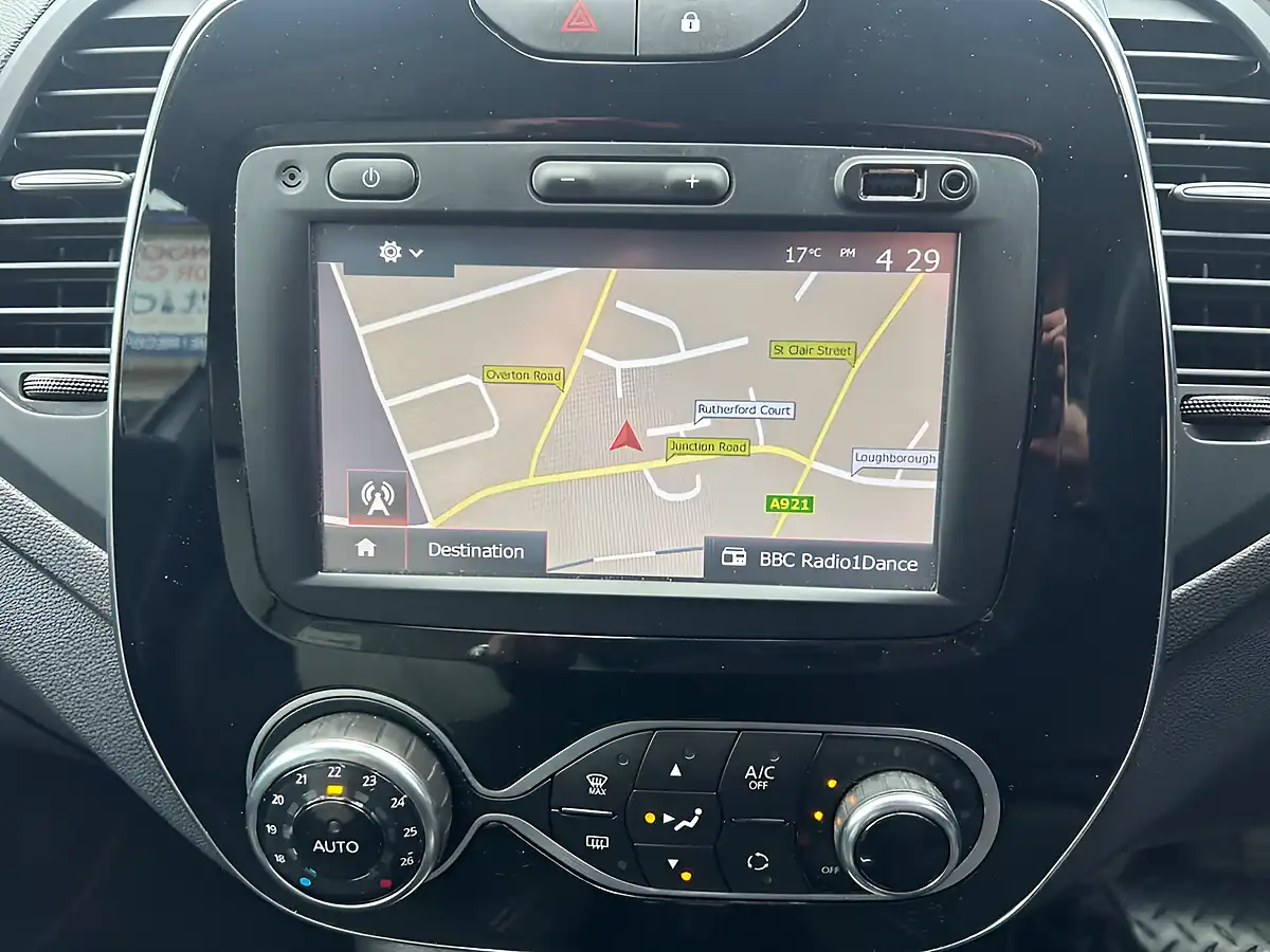 Used 2018 Renault Captur Iconic Grey - Interior and Exterior details 6