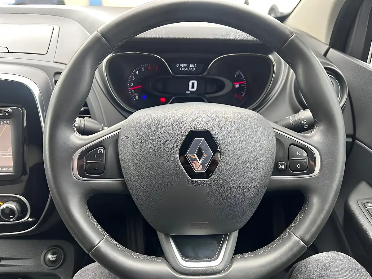 Used 2018 Renault Captur Iconic Grey - Interior and Exterior details 7