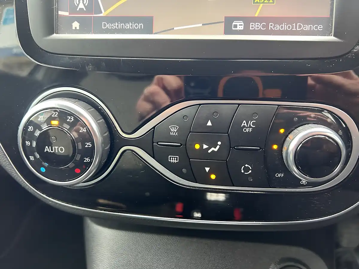 Used 2018 Renault Captur Iconic Grey - Interior and Exterior details 8
