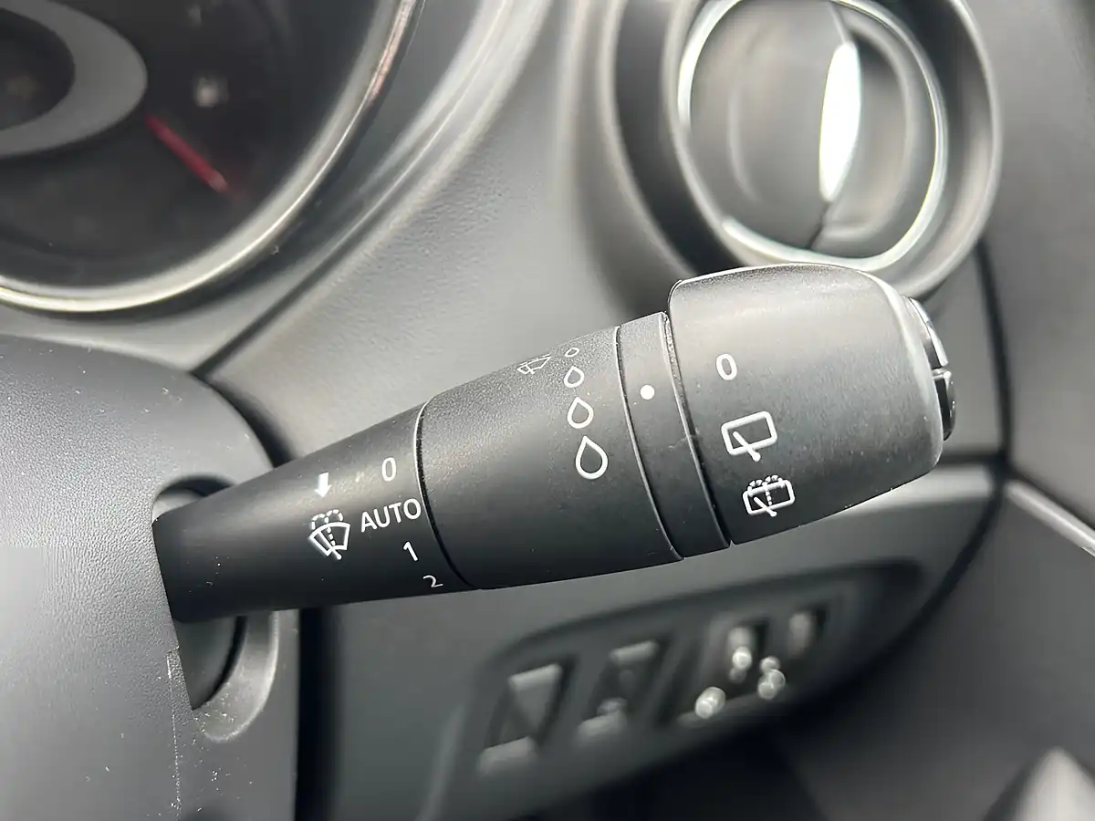 Used 2018 Renault Captur Iconic Grey - Interior and Exterior details 9