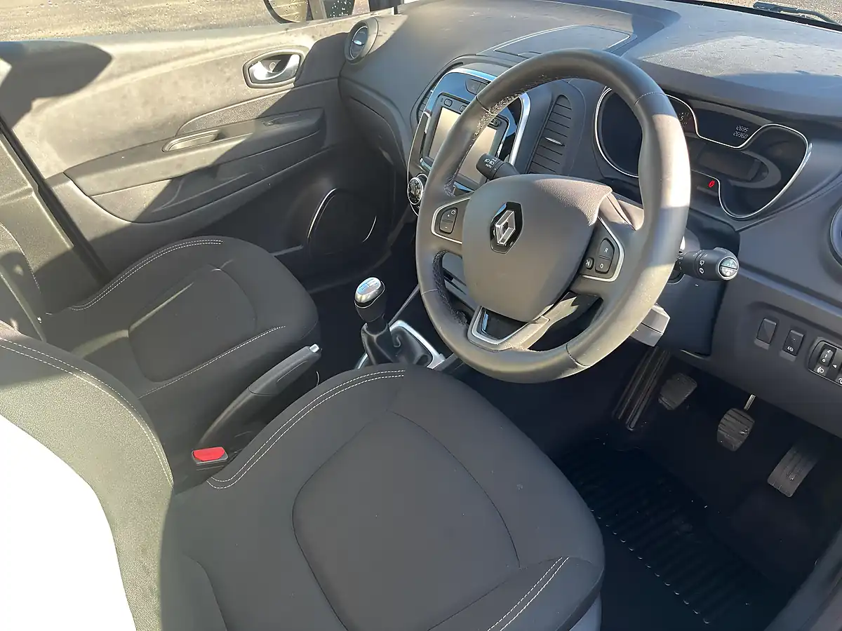 Used 2018 Renault Captur Iconic Grey - Interior and Exterior details 10