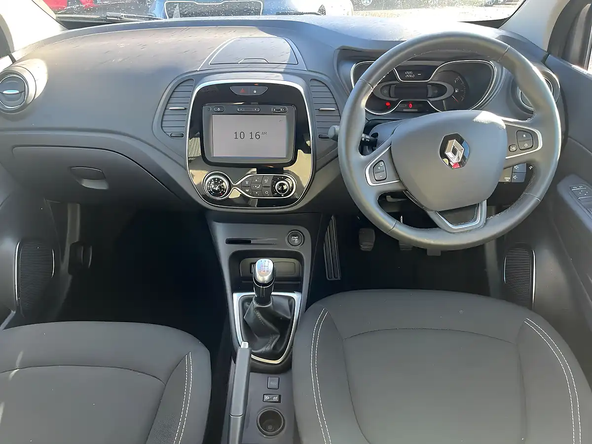 Used 2018 Renault Captur Iconic Grey - Interior and Exterior details 11