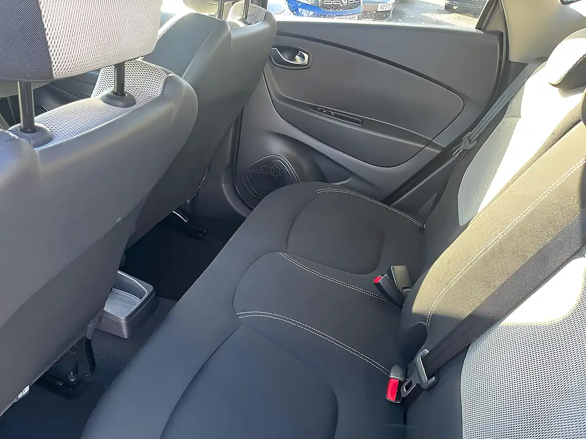 Used 2018 Renault Captur Iconic Grey - Interior and Exterior details 12