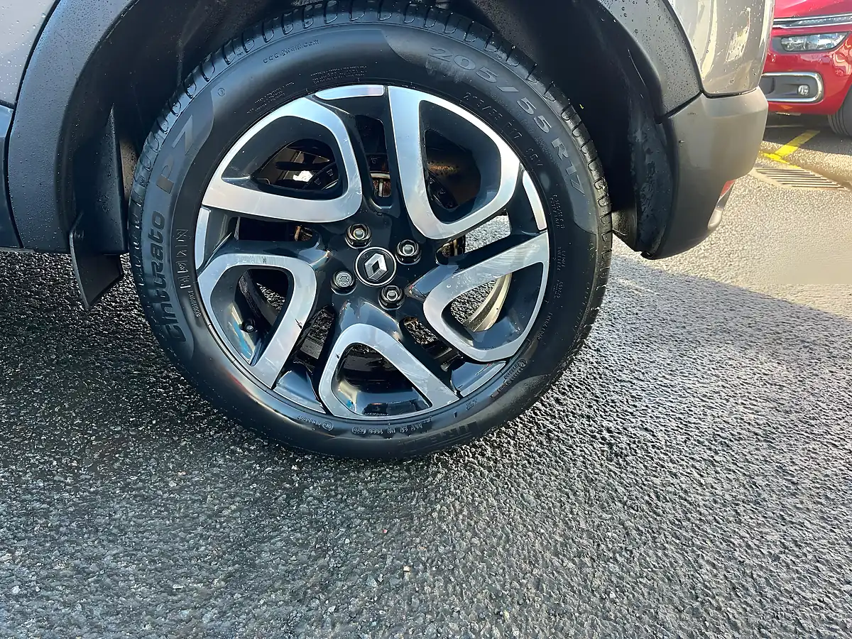 Used 2018 Renault Captur Iconic Grey - Interior and Exterior details 14