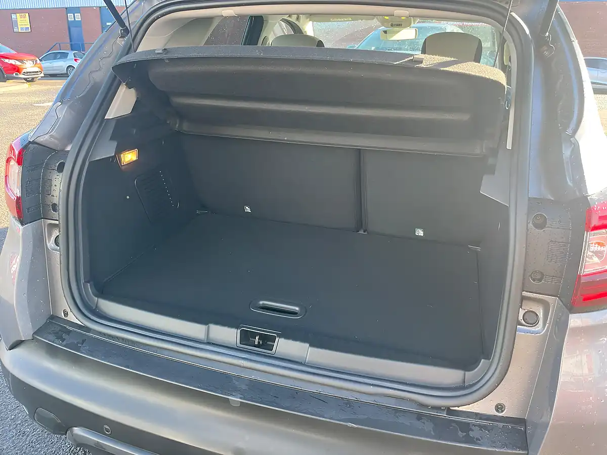 Used 2018 Renault Captur Iconic Grey - Interior and Exterior details 4