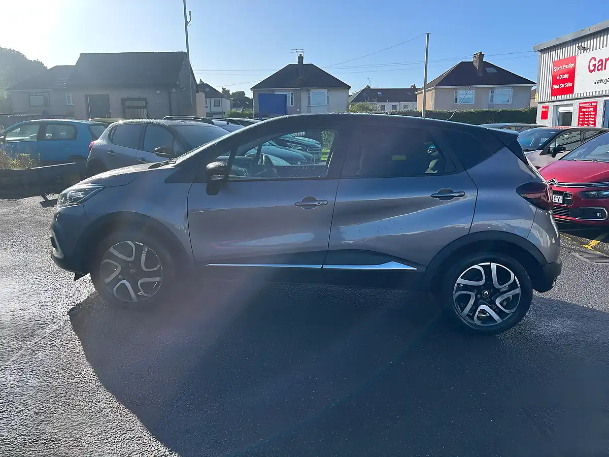 Used 2018 Renault Captur Iconic Grey - Interior and Exterior details 8