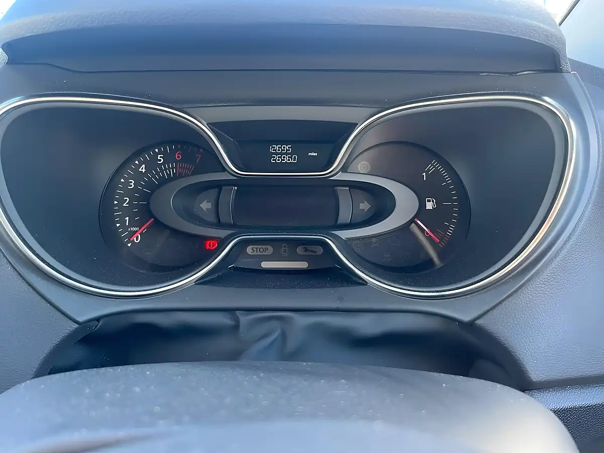 Used 2018 Renault Captur Iconic Grey - Interior and Exterior details 9