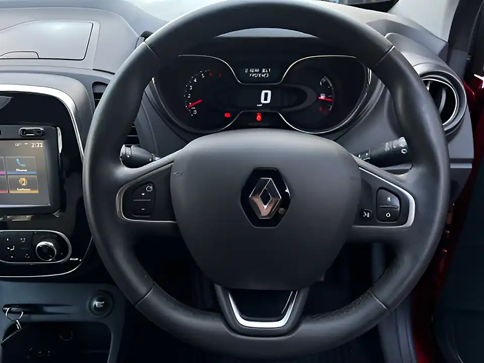 Used 2018 Renault Captur Iconic Metallic Red - Interior and Exterior details 13