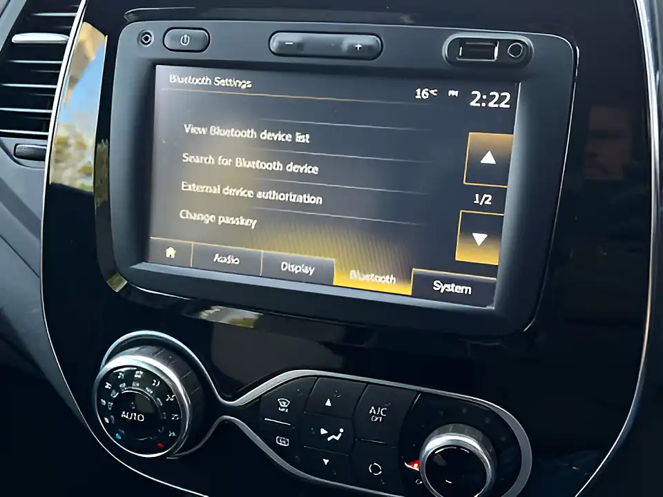 Used 2018 Renault Captur Iconic Metallic Red - Interior and Exterior details 15