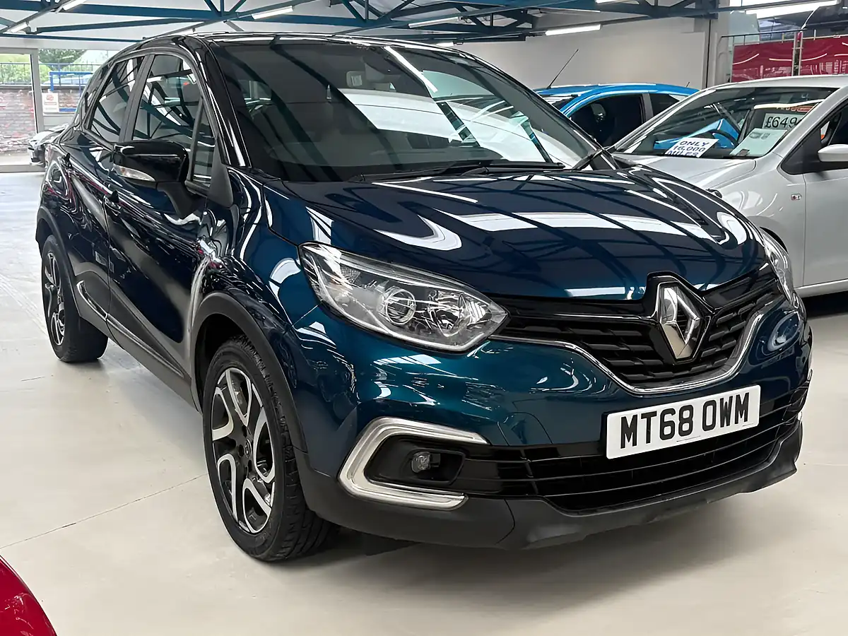 Used 2018 Renault Captur Iconic Ocean Blue - Front View