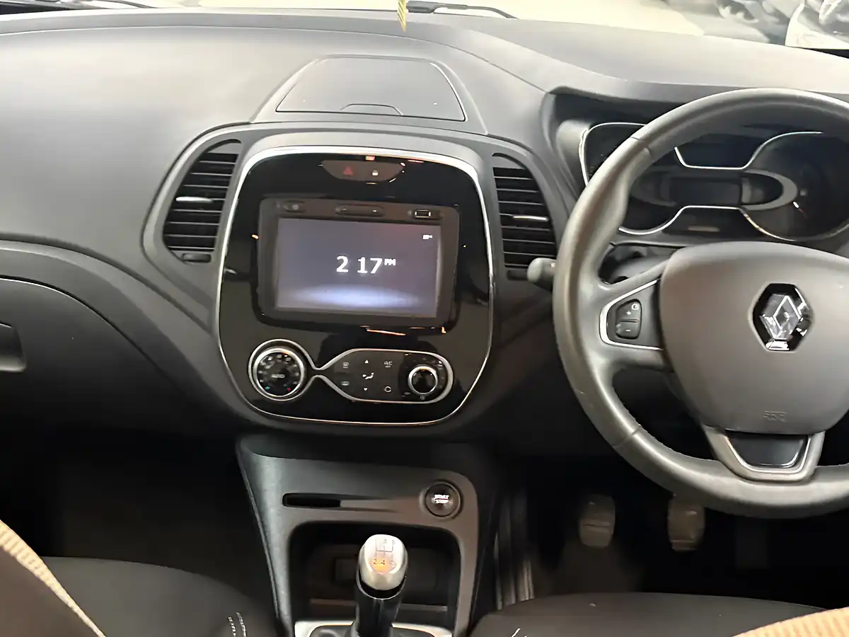 Used 2018 Renault Captur Iconic Ocean Blue - Interior and Exterior details 12