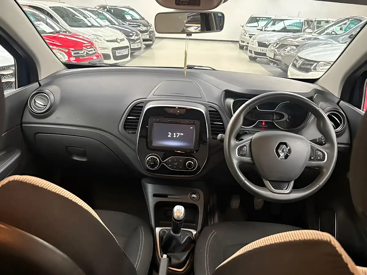 Used 2018 Renault Captur Iconic Ocean Blue - Interior and Exterior details 13