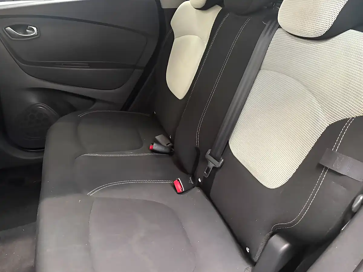 Used 2018 Renault Captur Iconic Ocean Blue - Interior and Exterior details 14