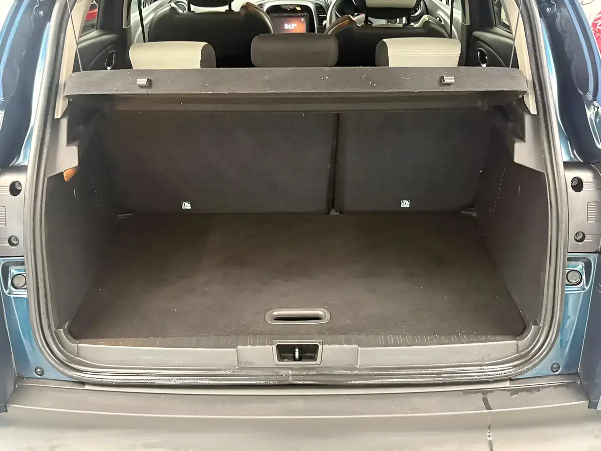 Used 2018 Renault Captur Iconic Ocean Blue - Interior and Exterior details 18