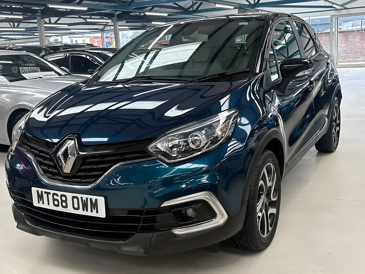 Used 2018 Renault Captur Iconic Ocean Blue - Interior and Exterior details 2