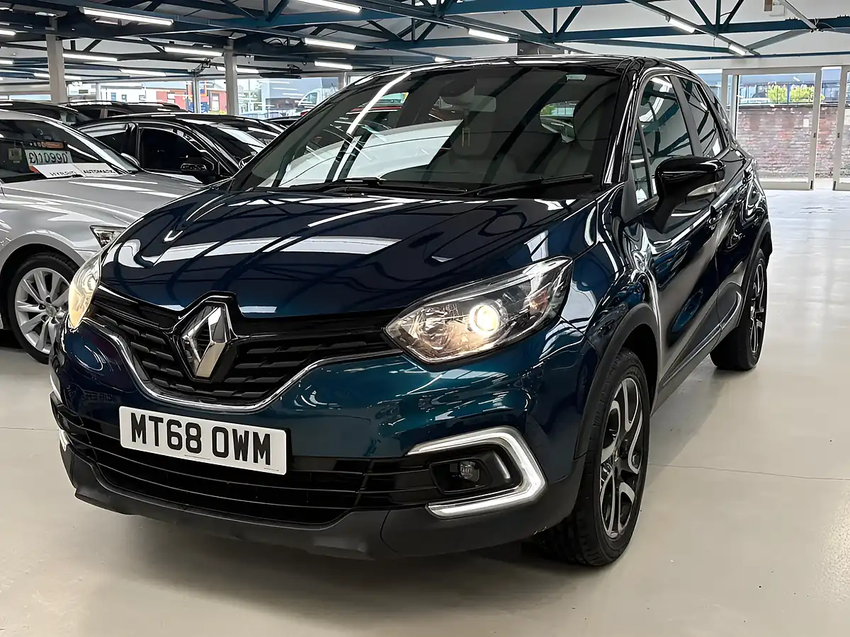 Used 2018 Renault Captur Iconic Ocean Blue - Interior and Exterior details 9