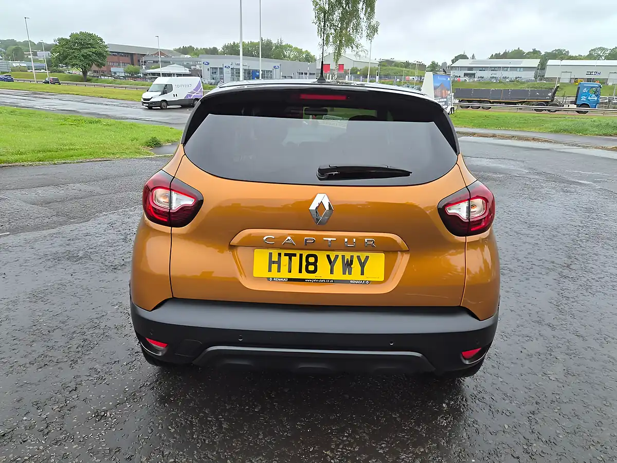 Used 2018 Renault Captur Iconic Orange - Interior and Exterior details 10