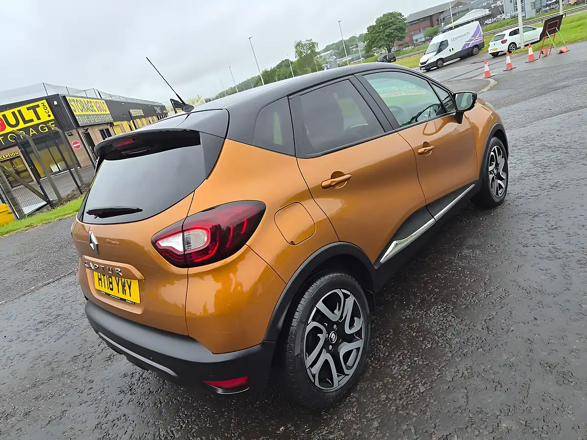 Used 2018 Renault Captur Iconic Orange - Interior and Exterior details 12
