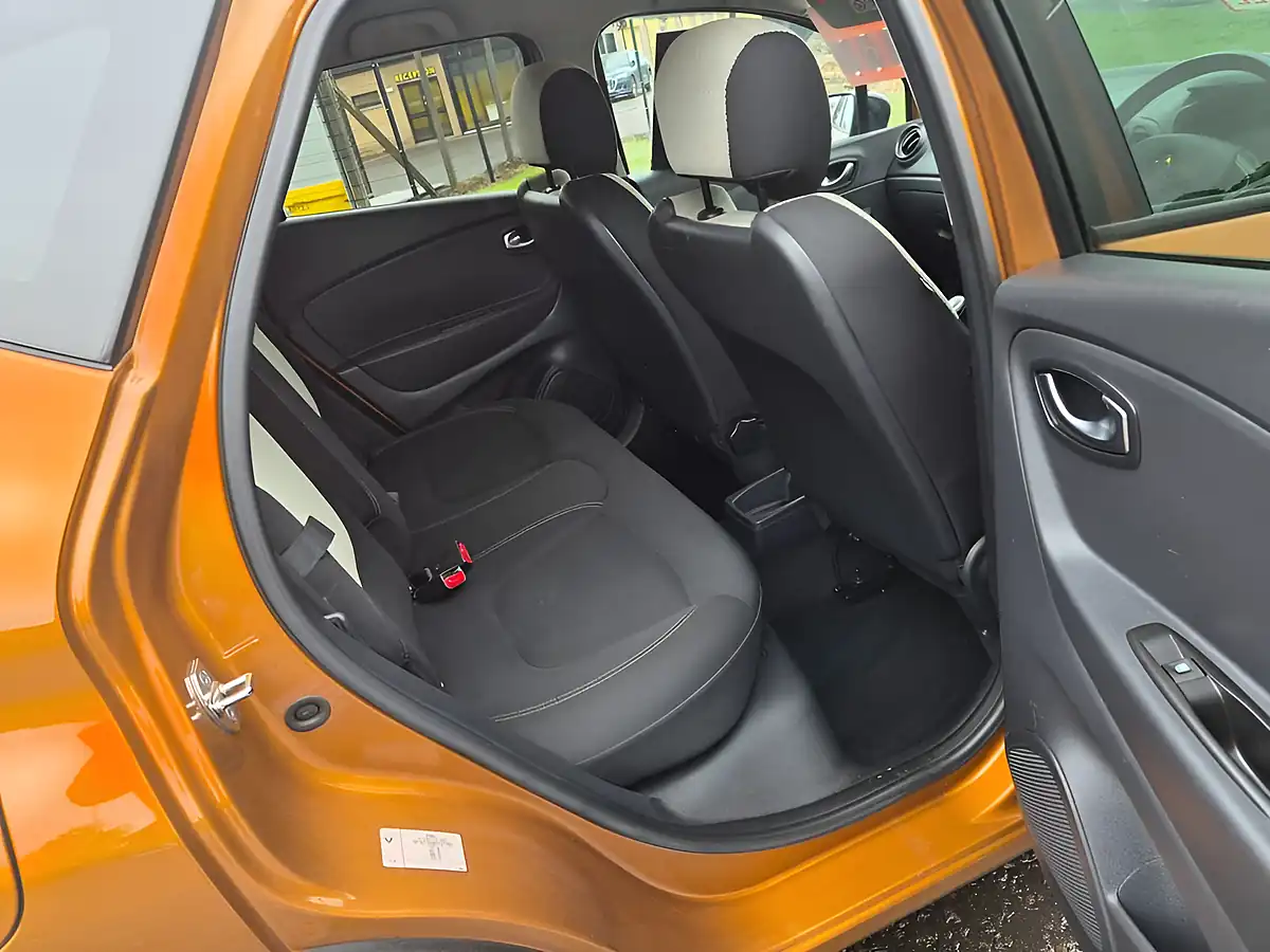 Used 2018 Renault Captur Iconic Orange - Interior and Exterior details 13