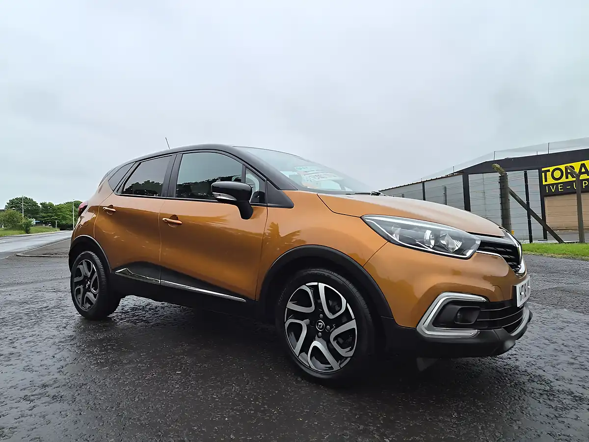 Used 2018 Renault Captur Iconic Orange - Interior and Exterior details 4