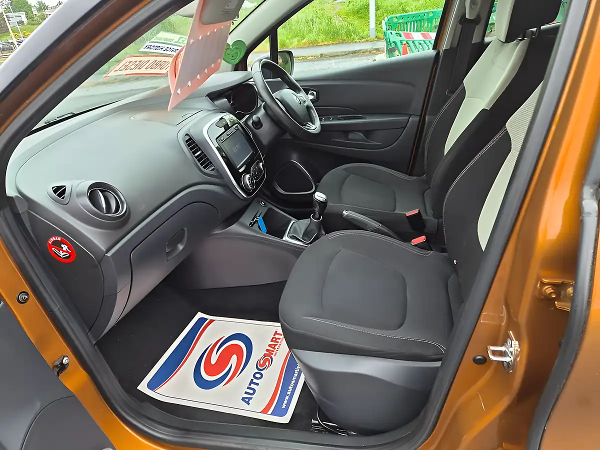 Used 2018 Renault Captur Iconic Orange - Interior and Exterior details 7