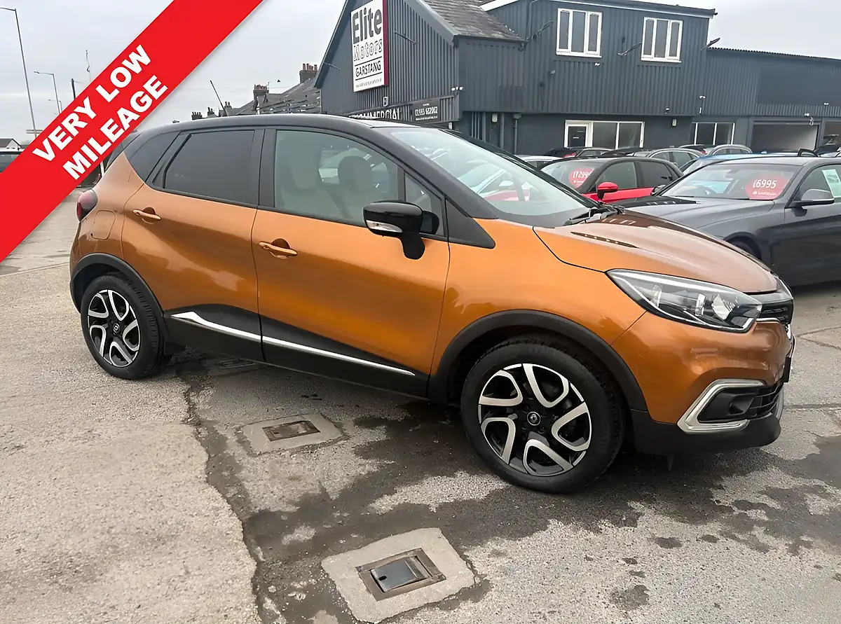 Used 2018 Renault Captur Iconic Orange - Front View