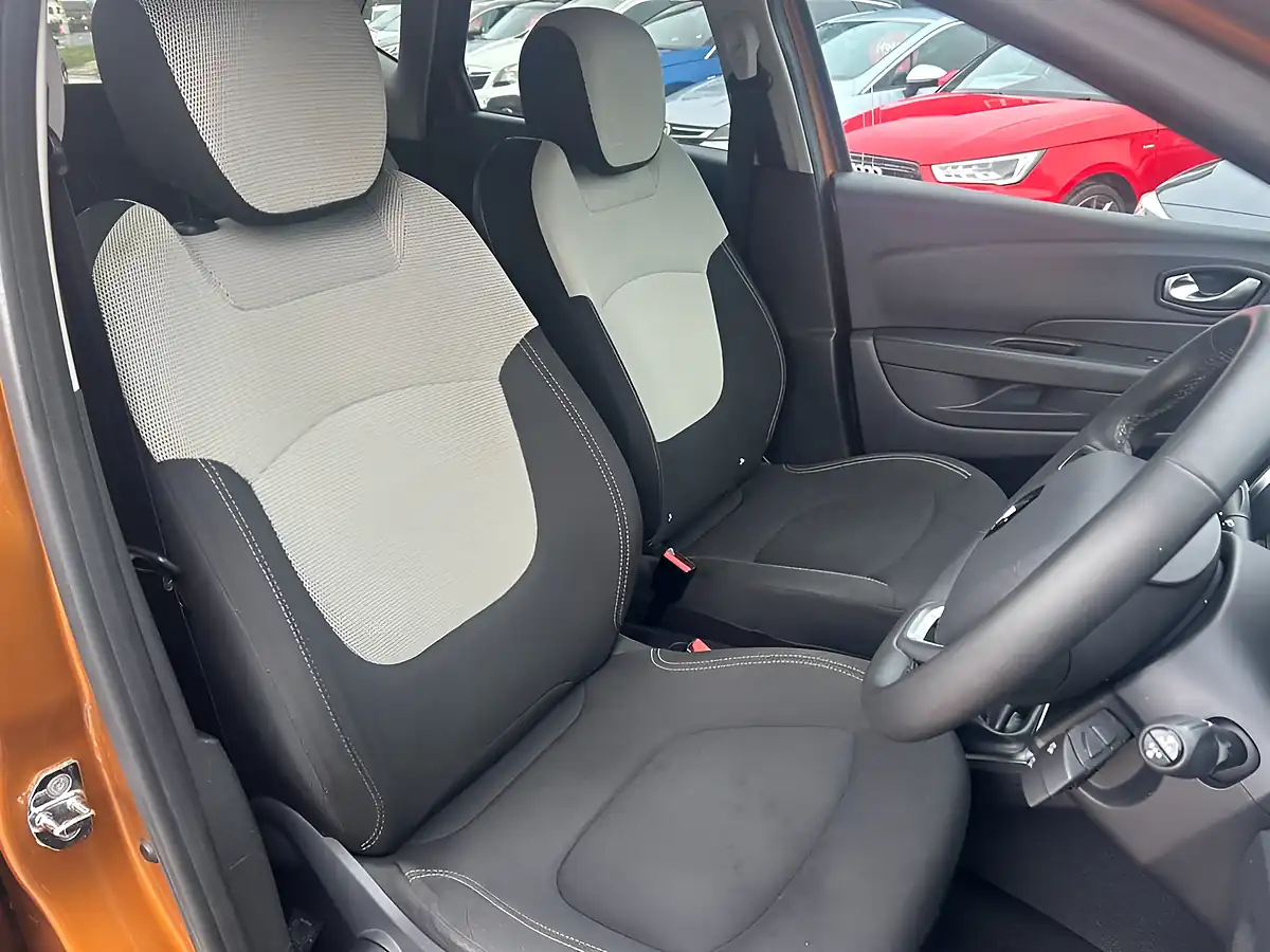 Used 2018 Renault Captur Iconic Orange - Interior and Exterior details 16