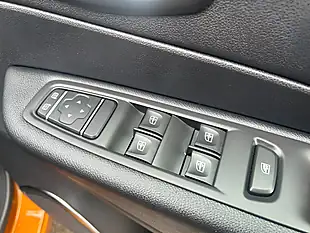 Used 2018 Renault Captur Iconic Orange - Interior and Exterior details 17