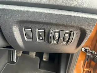 Used 2018 Renault Captur Iconic Orange - Interior and Exterior details 18