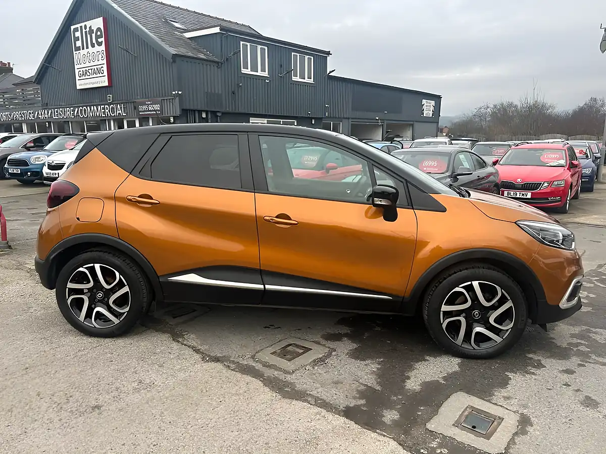 Used 2018 Renault Captur Iconic Orange - Interior and Exterior details 2