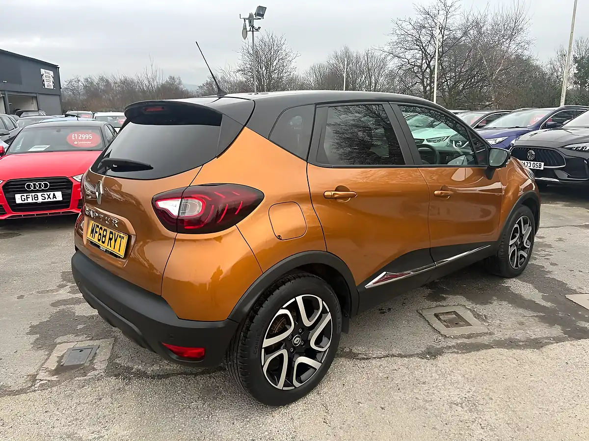 Used 2018 Renault Captur Iconic Orange - Interior and Exterior details 3