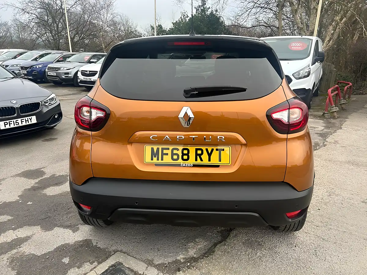 Used 2018 Renault Captur Iconic Orange - Interior and Exterior details 4