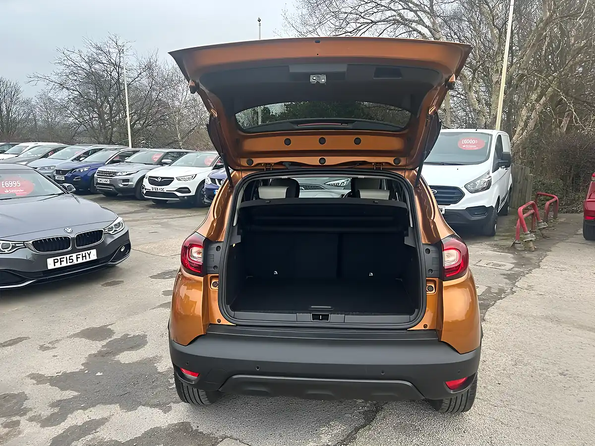 Used 2018 Renault Captur Iconic Orange - Interior and Exterior details 5
