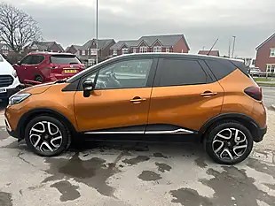 Used 2018 Renault Captur Iconic Orange - Interior and Exterior details 8
