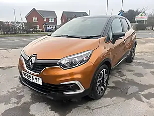 Used 2018 Renault Captur Iconic Orange - Interior and Exterior details 9