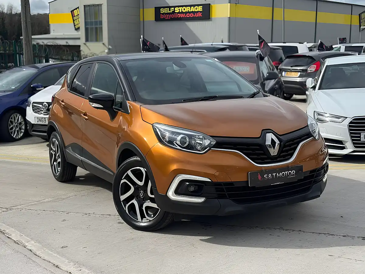 Used 2018 Renault Captur Iconic Orange - Front View
