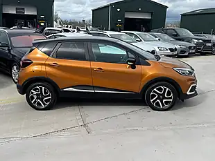 Used 2018 Renault Captur Iconic Orange - Interior and Exterior details 11