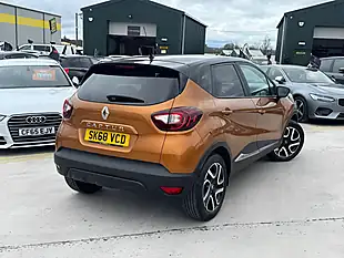 Used 2018 Renault Captur Iconic Orange - Interior and Exterior details 12