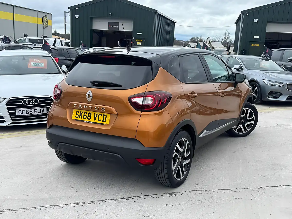 Used 2018 Renault Captur Iconic Orange - Interior and Exterior details 12